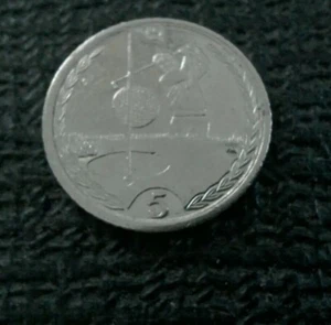 1999 Isle of Man 5p Coin "Golfer/Hole In One"-From Circulation Est' Grade: "AVF" - Picture 1 of 3