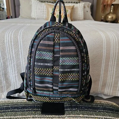 Mochila Dakine Cosmo pequeña con patrón geométrico Foto 1 de 4