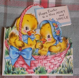 Augurio di Pasqua ad una BELLA ZIA E ZIO - CESTO CON PULCINI * HALLMARK Hall Bros 1940 - Foto 1 di 3