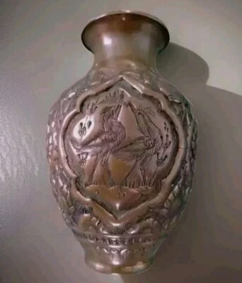 Jarrón persa islámico de cobre rojo siglo XIX pájaros y flores  Foto 1 de 4