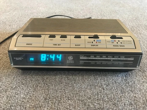 1984 General Electric Alarm Clock Radio Model 7-4643A Cover