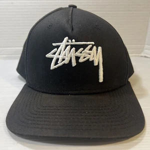 Sombrero Stussy Snapback de Colección Años 90 Gorra Negra Bordada Escritura Bajo Bill Raro - Imagen 1 de 6