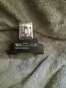 Relé Omron LY4N-J AC220/240 - Imagen 1 de 5
