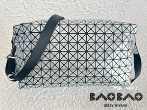 Borsa a tracolla BAO BAO ISSEY MIYAKE argento tracolla prodotti outlet nuova con etichetta - Foto 1 di 5
