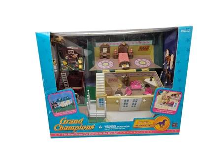 Grand Champions Super Deluxe Micro Mini Juego Meadow Estate *DESGASTE EN CAJA* Foto 1 de 4