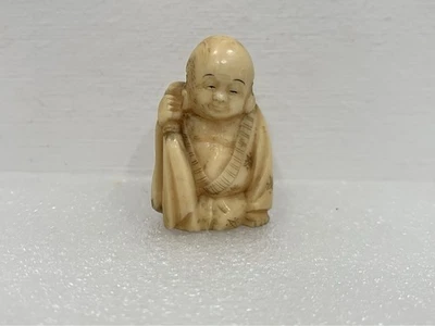 雕刻树脂 小 netsuke 布代 HOTEI 男人拿着 SACK "笑佛" — 第 1/4 张图片