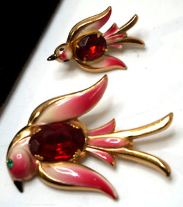 VINTAGE SIGNED CORO JELLY BELLY BIRD PIN BROOCH SET 2 ENAMEL RED PINK JEWELRY