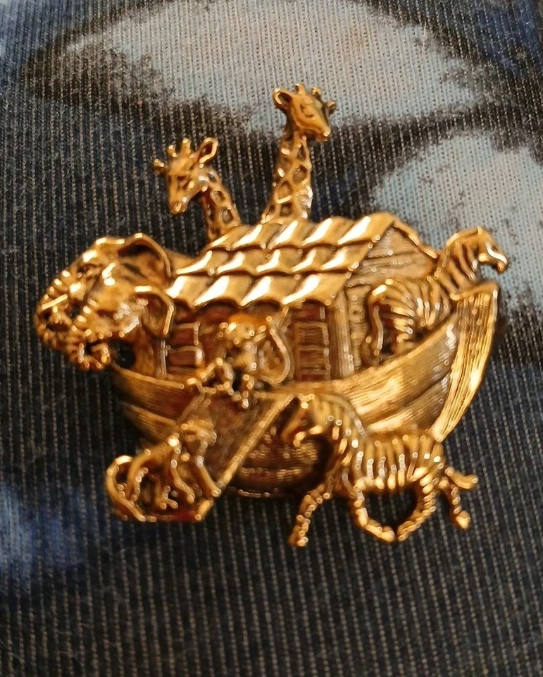 复古雅芳金色诺亚方舟胸针动物圣经故事 1 3/4"L×1 3/4"H — 第 1/4 张图片