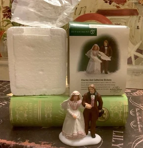 Department 56~2005 serie Dickens Village~Charles y Catherine Dickens~56.58419 - Imagen 1 de 6