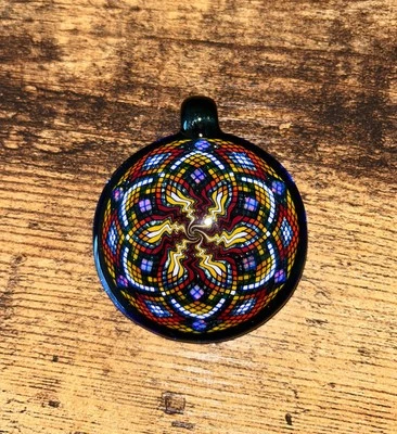 2 1/4" Adam Reetz Re-Peluca Fillacello Colgante Vidrio con 12 Incrustaciones de Ópalo Foto 1 de 2