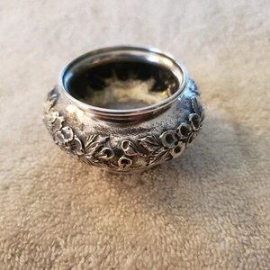 REPOUSSE by S KIRK & SON Co single sterling silver SALT CELLAR 925/1000 mark - Picture 1 of 11