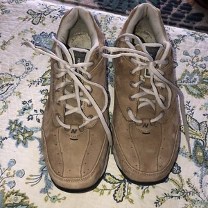 Woman’s New Balance Sneakers Size 10 1/2m Beige Suede Leather - Picture 1 of 11