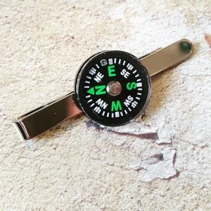 Einzigartiger ARBEITSKOMPASS TIECLIP Reise REISENDER Expolierer COOL Krawattenschieber ANZUG - Bild 1 von 1