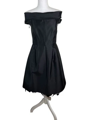 De Colección Kay Unger NY Seda Talla 6 Vestido de Cóctel Vestido Negro Pluma Dobladillo Fuera del Hombro Foto 1 de 4