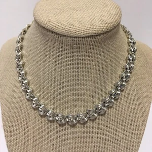 Collana girocollo minimalista geometrica incernierata argento delicato Dea piccola - Foto 1 di 6