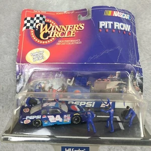 Winners Circle NASCAR Jeff Gordon #24 Pit Row Series Pit Crew - Picture 1 of 11