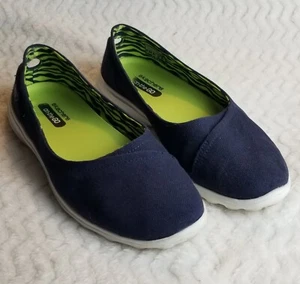 Skecher’s On-the-Go Shoes 9M Canvas Slip-On Navy 9M EUC - Picture 1 of 11