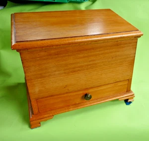 Lovely wooden trinket/jewellery box with draw- 22cm x 16cm x 18cm tall- lined - Picture 1 of 9