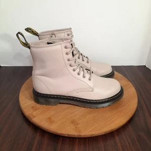 Botas Dr Doc Martens 25634 Niñas Talla 3 Cuero Taupe Con Cordones Cremallera Lateral Air Wair - Imagen 1 de 12