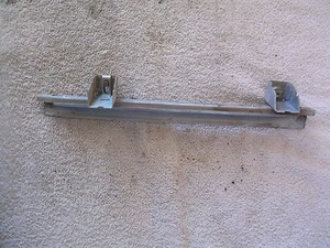 Mercedes Benz W108 250S 280S Right Rear Window Guide Rail Run frame bracket door - Picture 1 of 12