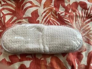 MEN'S TRAVEL SLIPPERS, BRAND NEW IN UNOPENED PLASTIC PACKAGE - Picture 1 of 2