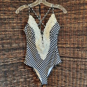 Cupshe Swimsuit Women's Medium Gingham Lace Vintage One Piece Swimsuit Beach NEW - Picture 1 of 9