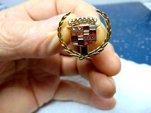 Cadillac Emblem Classic auto vintage tie/hat gold plated pin - Bild 1 von 2