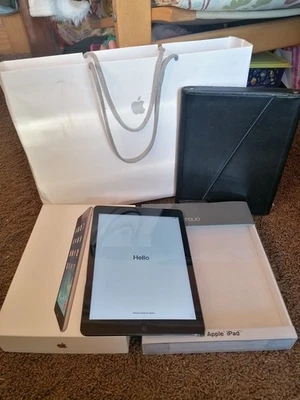 Apple iPad Air 1st Generation 9.7 Inch 32GB Tablet MD786B/A - Image 1 of 4