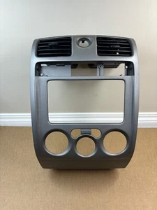 ✅2004 - 2012 Chevrolet Colorado GMC Canyon Center Dash Trim Radio AC Bezel OEM - Picture 1 of 13