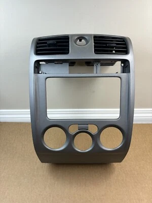 ✅2004 - 2012 Chevrolet Colorado GMC Canyon Center Dash Trim Radio AC Bezel OEM - Image 1 of 4