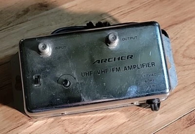RadioShack Archer 15-1113a 20dB Signal Amplifier UHF/VHF/FM w/Gain & FM Trap - Image 1 of 4