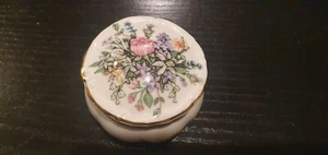 Royal Albert Fragrant Flowers Trinket Box, excellent condition - Picture 1 of 9
