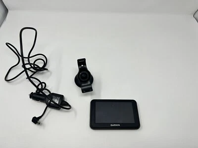 Garmin Nuvi 40 GPS Bundle With Car Cable & Windshield Mount - Image 1 of 4