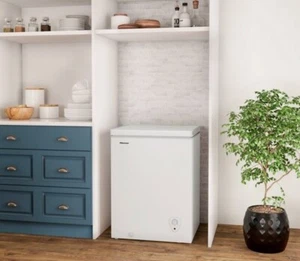 mini freezer Hisense 5 Cu ft Chest Freezer, White - Picture 1 of 4