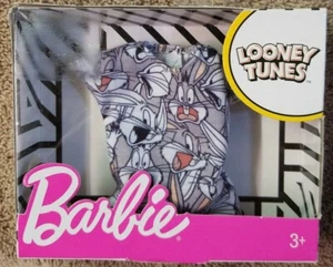 Barbie Fashion Paket Puppenkleidung Auswahl Looney Tunes, SuperGirl, Care Bears  - Bild 1 von 6
