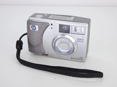 Photo Camera HP Photosmart 735 3.2MP Compact Digital Q2210A Missing Battery Flap - Image 1 of 4