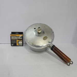 1960's Vintage Presto Pressure Cooker Cast Aluminum Meat Master Model 404 4 QT - Picture 1 of 10