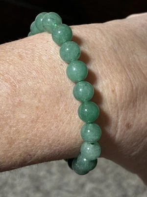 Pulsera elástica con cuentas redondas de jade Foto 1 de 4