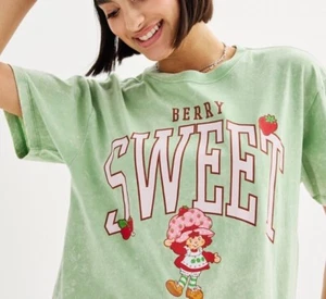 Strawberry Shortcake Berry Sweet Women’s Juniors Boxy T-Shirt Size S - Picture 1 of 5