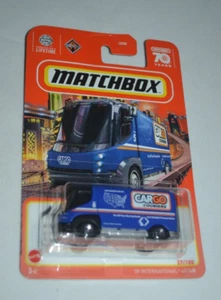 MATCHBOX 2023 CITY ADVENTURE 37/100 - '09 INTERNATIONAL ESTAR AZUL CARGA MENSAJERO - Imagen 1 de 5