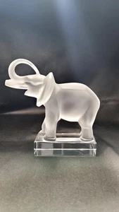 Lalique ELEPHANT Figurine #11801; Trunk-Up, Clear Glass Satin-Frosted Crystal - Imagen 1 de 8