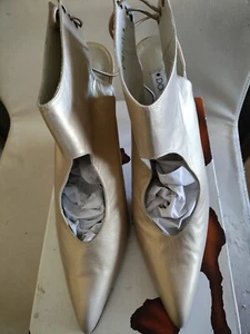 Donald J Pliner Gold Silk Ladies Shoes - Picture 1 of 11