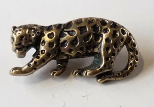 Collectible Big Cat Pinback Vintage Jaguar Brooch/ Hat Tie Lapel Pin Lightweight - Picture 1 of 5