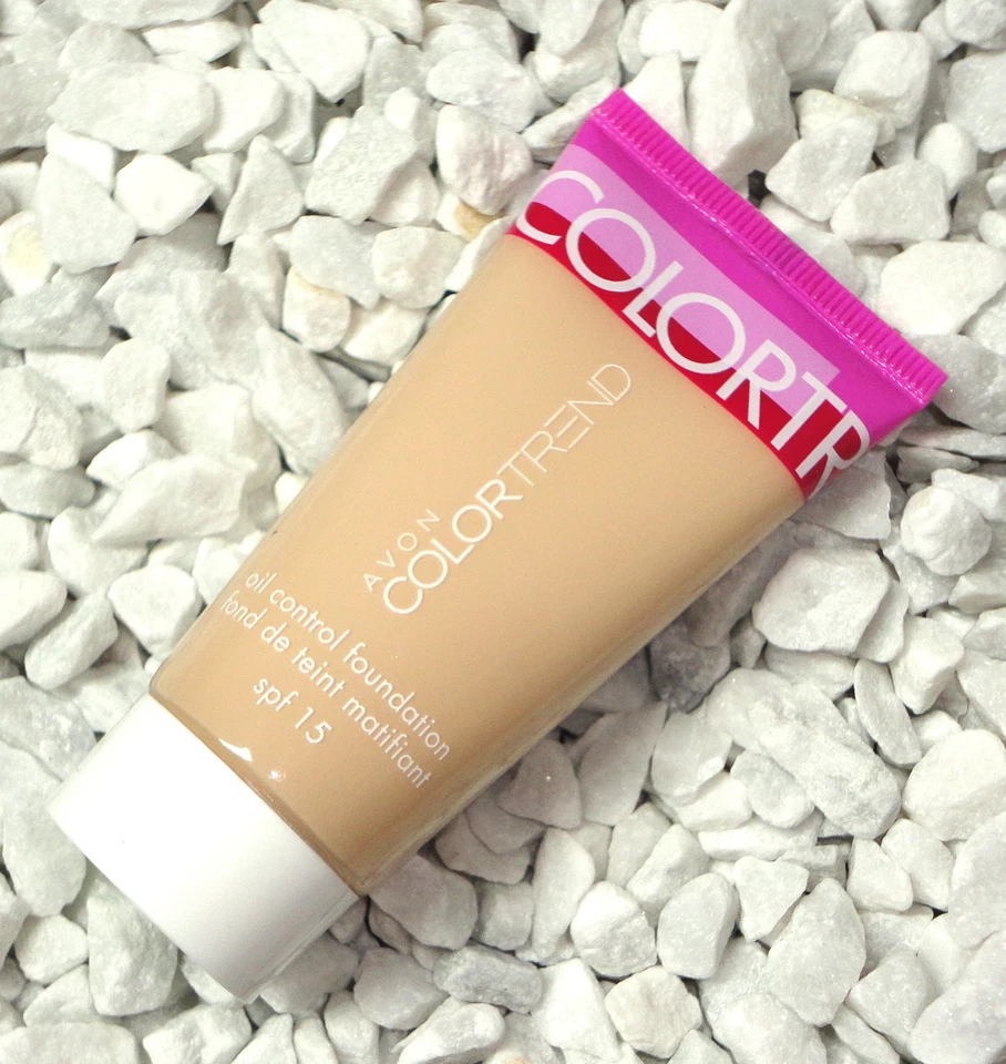 Avon ColorTrend FRESH FACE Foundation fettige Haut LSF15 Farbe Nude Neu - Bild 1 von 1