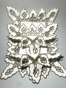 Vintage Lot 4 Matching Embroidered Squares Table Mats Doilies Elaborate Cutwork - Picture 1 of 9