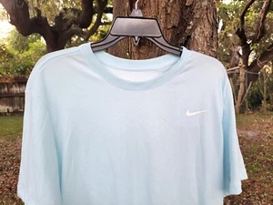 NWT SZ LARGE Men’s Nike Men's Dri-Fit Training Short Sleeve T-Shirt Glacier Blue - Picture 1 of 10