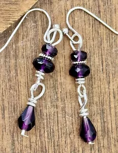 Silberne und lila Kristall Tropfen Ohrringe. Boho Chic. - Bild 1 von 3