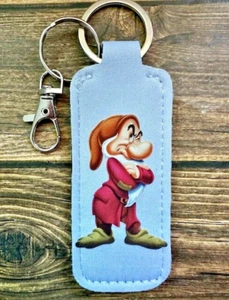 Lippenbalsam Halter Schlüsselanhänger Tasche mürrischer Zwerg Schmollmund Schneewittchen Party Gastgeschenk RTS - Bild 1 von 1