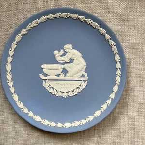 6.5” Vintage Wedgwood Blue Jasperware Mother 1973 Plate. Mother & Child - Picture 1 of 7