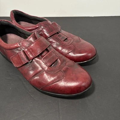 Mocasín Clarks Showoff Para Mujer Distress Cuero Borgoña Zapato Informal Plano Foto 1 de 4